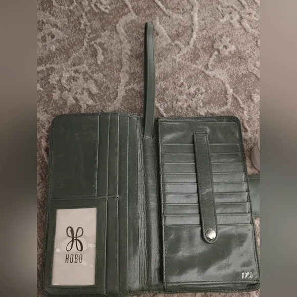 Hobo Danette Green Hide Leather Wallet - Picture 6 of 6